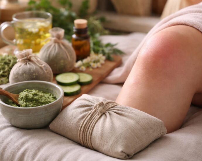 apprenez à soulager un genou gonflé grâce à des remèdes de grand-mère simples et naturels, pour un traitement efficace à la maison.